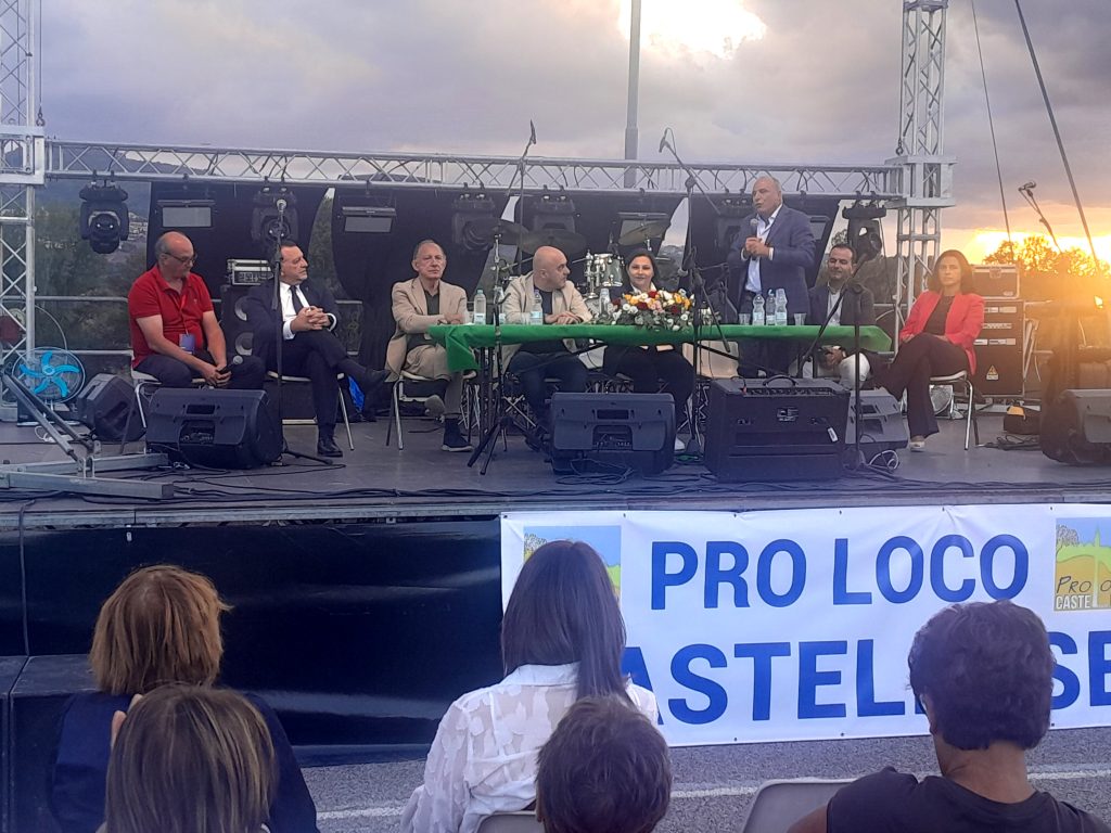 Castel Baronia, convegno su agricoltura, territorio e comunità per uno sviluppo sostenibile. Castel Baronia, convegno su agricoltura, territorio e comunità per uno sviluppo sostenibile.