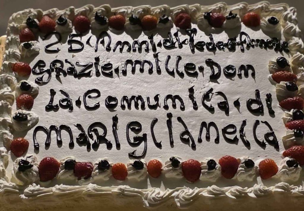 Mariglianella festeggia don Ginetto De Simone: 80 anni e un quarto di secolo alla guida della parrocchia Mariglianella festeggia don Ginetto De Simone: 80 anni e un quarto di secolo alla guida della parrocchia