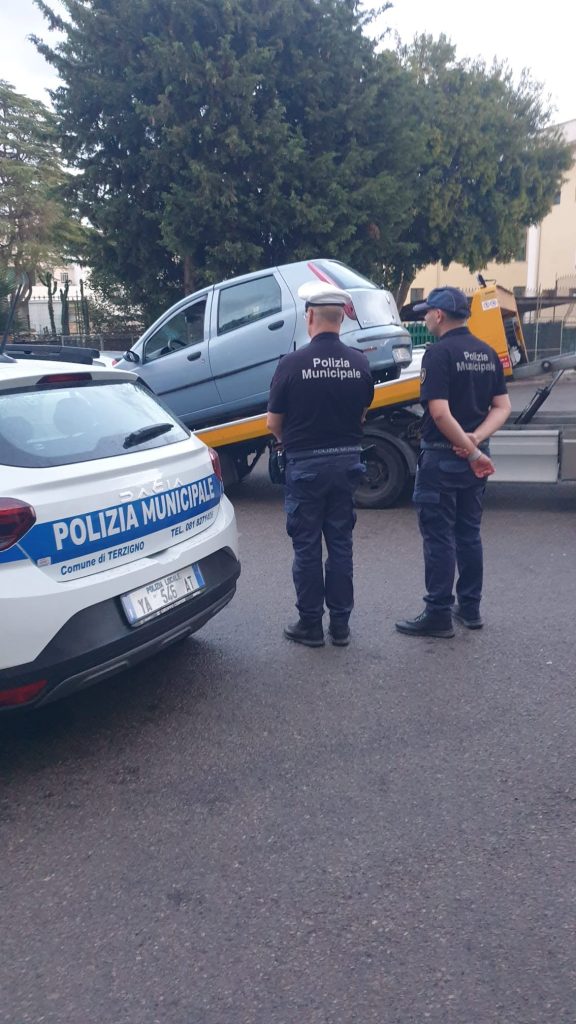 Terzigno, fermata un’auto carica di rifiuti: due persone denunciate, veicolo sequestrato