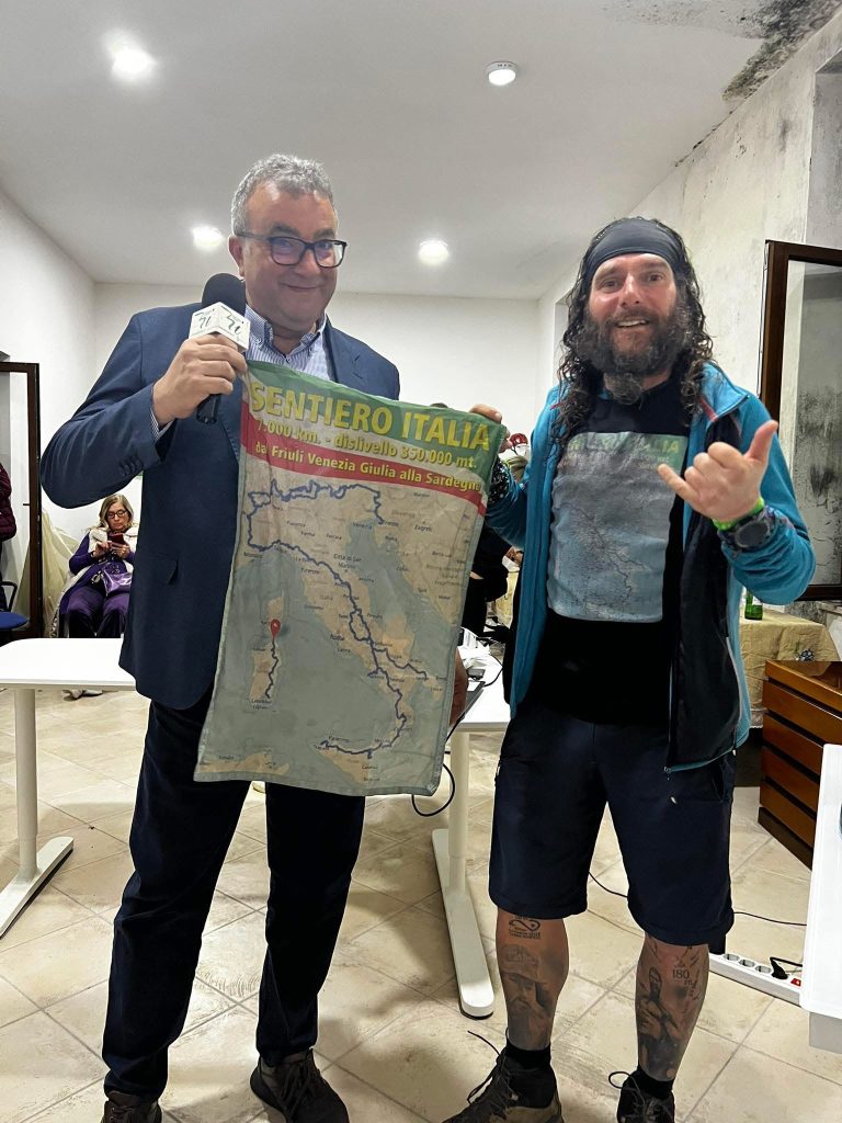 Luca Terenziani completa il Sentiero Italia CAI: oltre 7.000 chilometri a piedi. Nel suo viaggio anche la tappa ad Avella