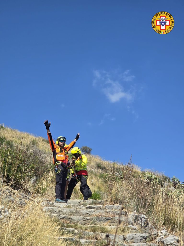 Massa Lubrense, malore durante la risalita da Crapolla: soccorsi in elicottero due coniugi