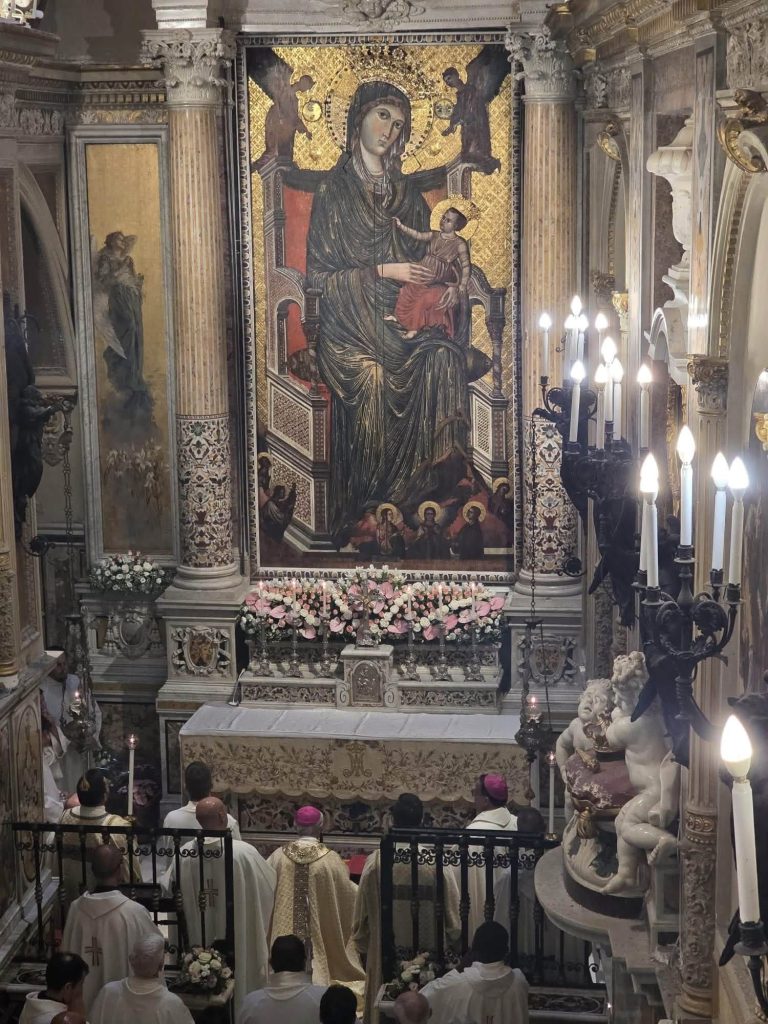 Montevergine, oggi è il giorno di Mamma Schiavona: la Campania ai piedi della Madonna Bruna Montevergine, oggi è il giorno di Mamma Schiavona: la Campania ai piedi della Madonna Bruna