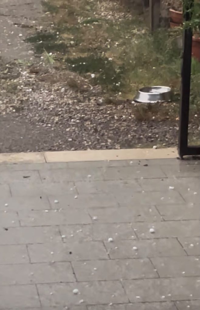 Irpinia, violente grandinate nel settore centro orientale: chicchi di grosse dimensioni