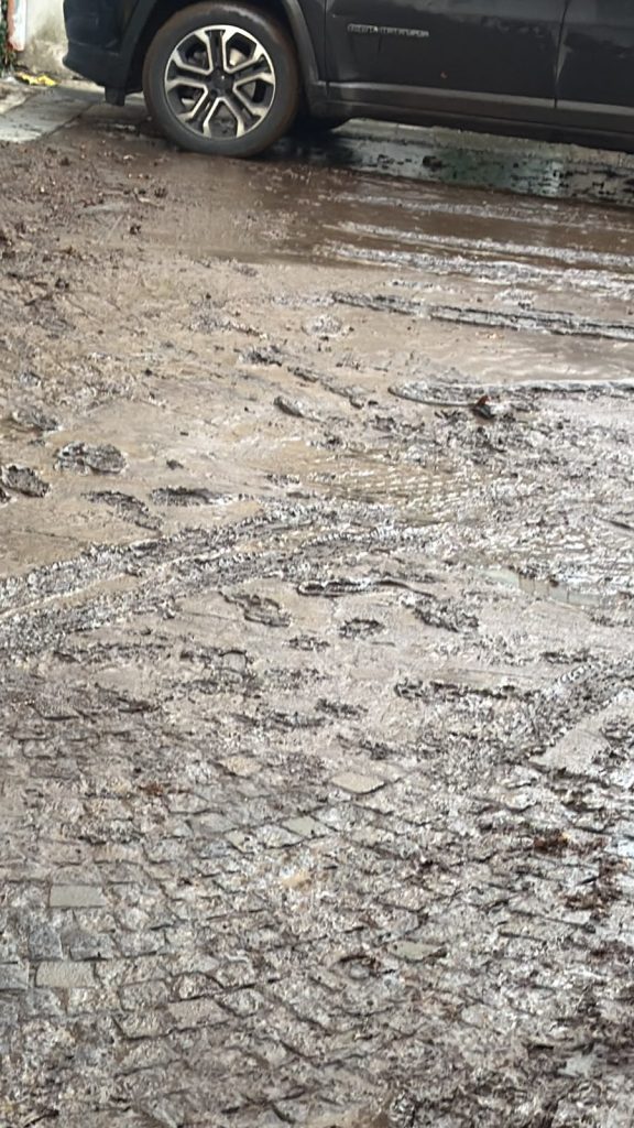 Forino, nubifragio e allagamenti: danni ad abitazioni, strade e colture Forino, nubifragio e allagamenti: danni ad abitazioni, strade e colture