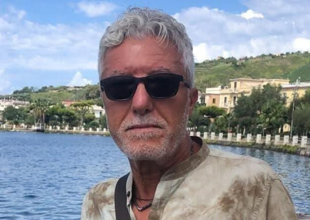  Forino (AV): I commossi saluti a studenti e genitori da parte di Rino Milano collaboratore Scolastico dell I.C. Serino Forino in occasione della meritata Pensione