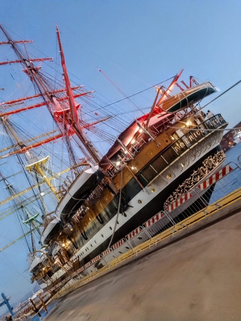 Amerigo Vespucci e America’s Cup: a Napoli l’incontro tra tradizione e innovazione. Amerigo Vespucci e America’s Cup: a Napoli l’incontro tra tradizione e innovazione.