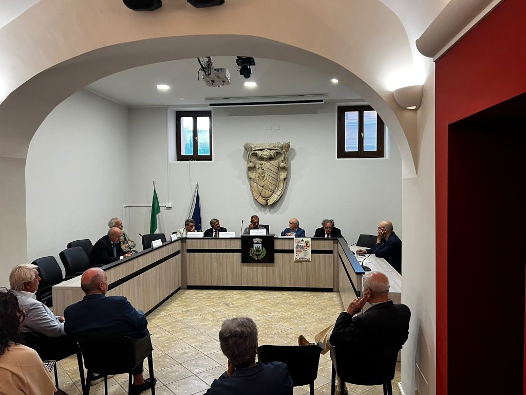 Avella, Luigi de Magistris presenta il suo ultimo libro al Palazzo Baronale Avella, Luigi de Magistris presenta il suo ultimo libro al Palazzo Baronale