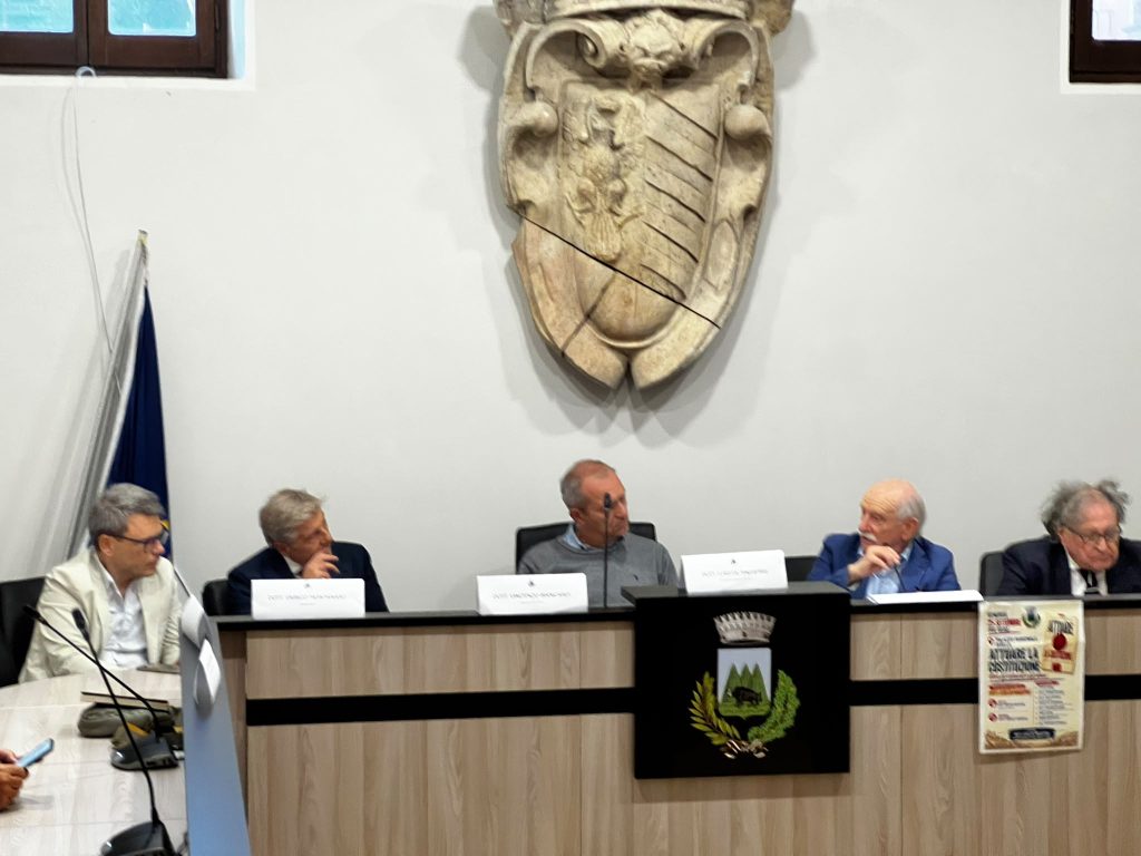 Avella, Luigi de Magistris presenta il suo ultimo libro al Palazzo Baronale Avella, Luigi de Magistris presenta il suo ultimo libro al Palazzo Baronale