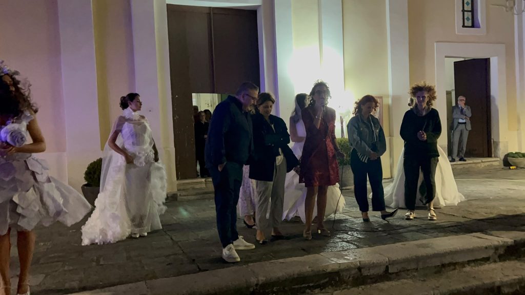 Avella, la cartapesta diventa moda con “Trame di carta e di seta” Avella, la cartapesta diventa moda con “Trame di carta e di seta”