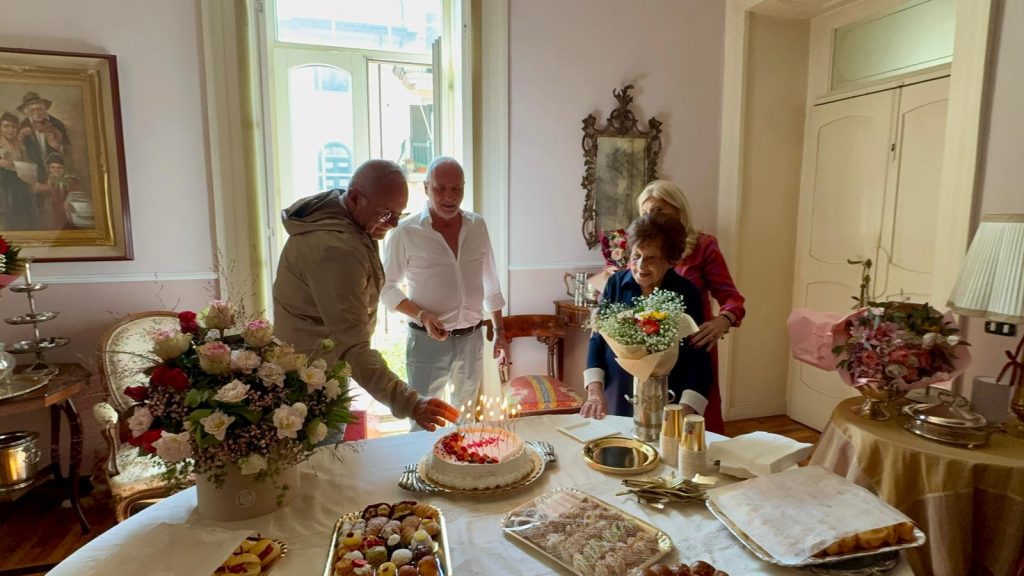 Mugnano del Cardinale festeggia i 100 anni di Giulia Tusei: un secolo di vita circondata dall’affetto della sua famiglia.(Foto)