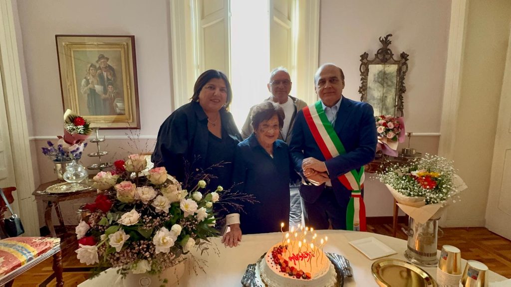 Mugnano del Cardinale festeggia i 100 anni di Giulia Tusei: un secolo di vita circondata dall’affetto della sua famiglia.(Foto)