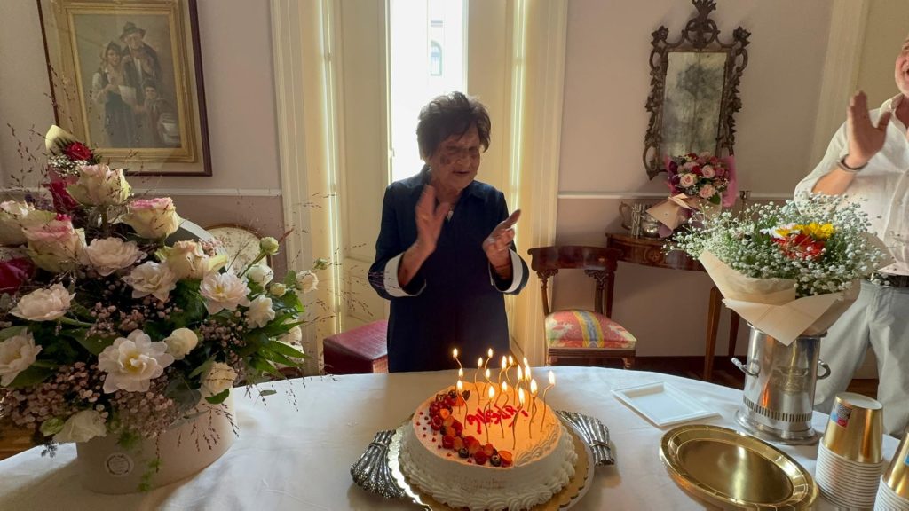 Mugnano del Cardinale festeggia i 100 anni di Giulia Tusei: un secolo di vita circondata dall’affetto della sua famiglia.(Foto)