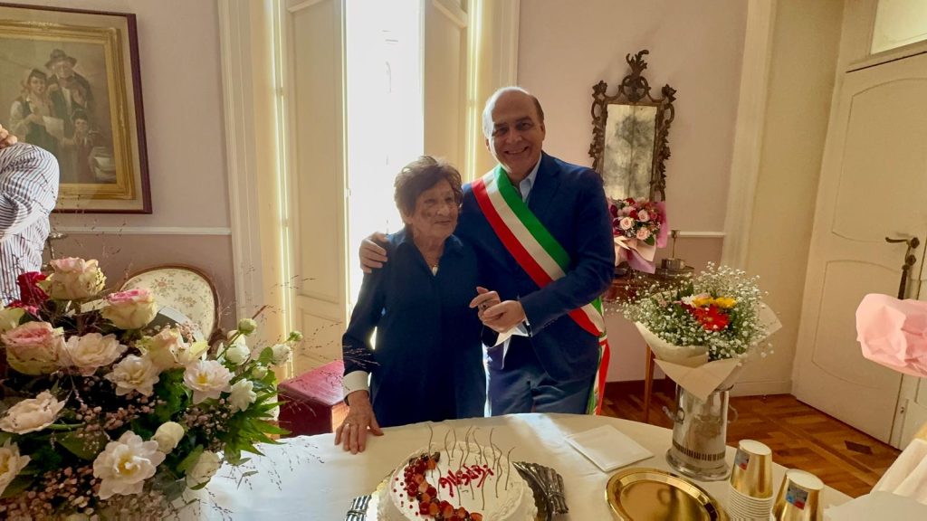Mugnano del Cardinale festeggia i 100 anni di Giulia Tusei: un secolo di vita circondata dall’affetto della sua famiglia.(Foto)