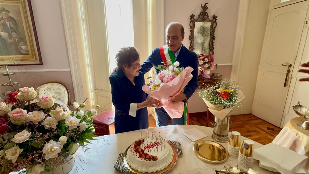 Mugnano del Cardinale festeggia i 100 anni di Giulia Tusei: un secolo di vita circondata dall’affetto della sua famiglia.(Foto)