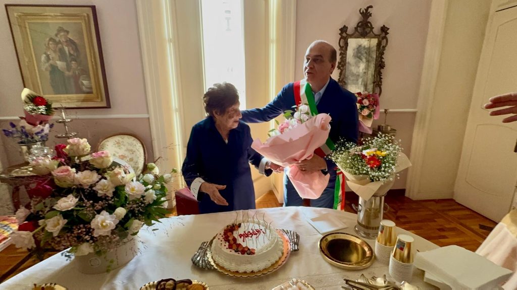 Mugnano del Cardinale festeggia i 100 anni di Giulia Tusei: un secolo di vita circondata dall’affetto della sua famiglia.(Foto)