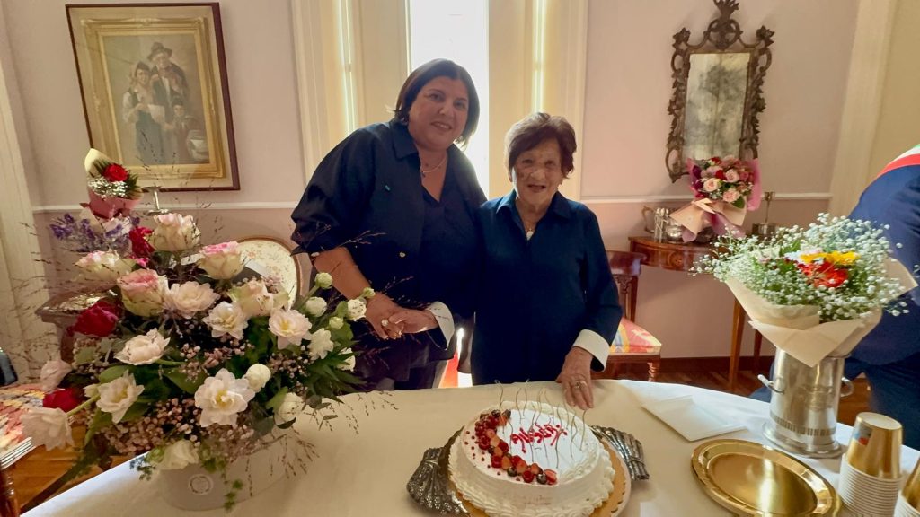 Mugnano del Cardinale festeggia i 100 anni di Giulia Tusei: un secolo di vita circondata dall’affetto della sua famiglia.(Foto)