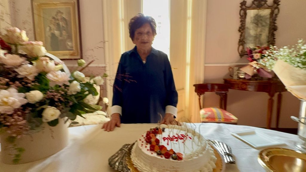 Mugnano del Cardinale festeggia i 100 anni di Giulia Tusei: un secolo di vita circondata dall’affetto della sua famiglia.(Foto)