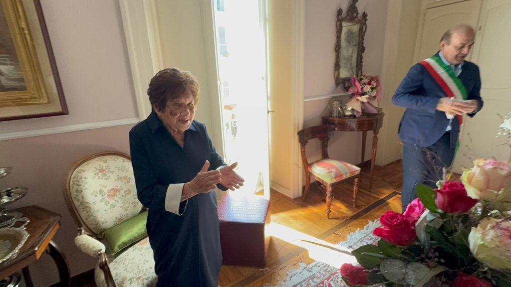 Mugnano del Cardinale festeggia i 100 anni di Giulia Tusei: un secolo di vita circondata dall’affetto della sua famiglia.(Foto)