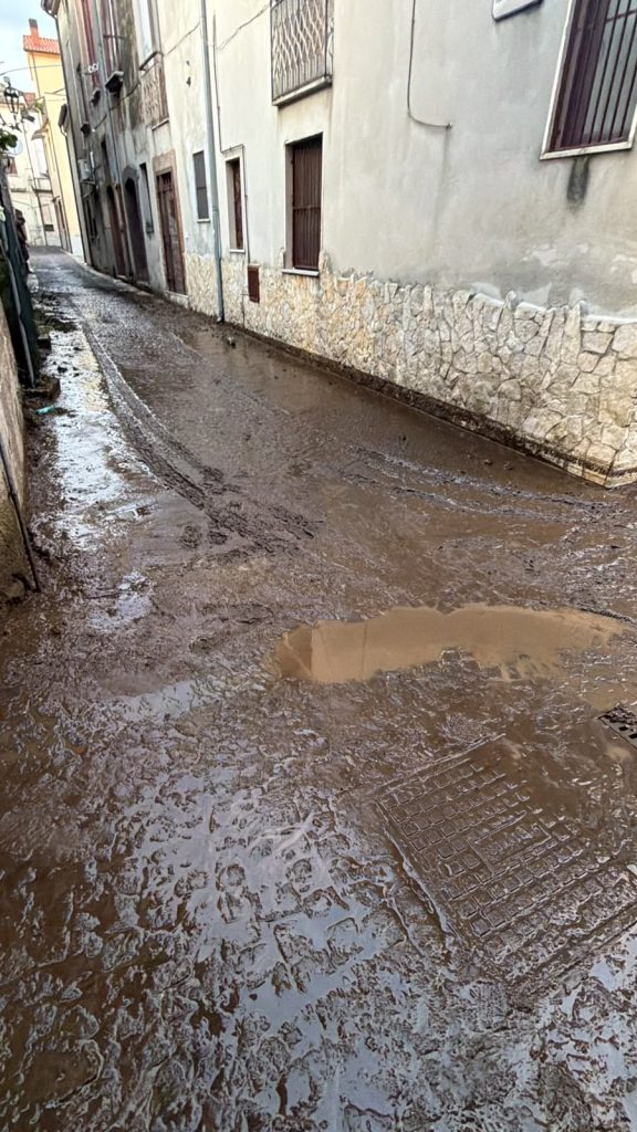 Forino, nubifragio e allagamenti: danni ad abitazioni, strade e colture Forino, nubifragio e allagamenti: danni ad abitazioni, strade e colture