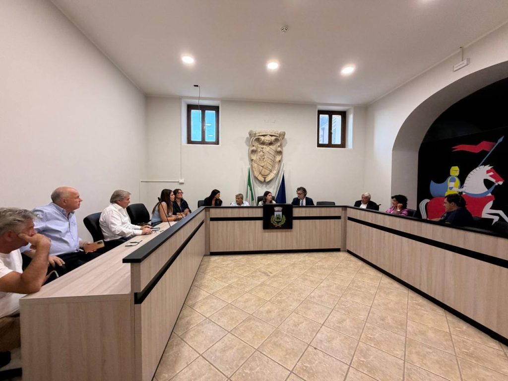 Avella, polemiche in Consiglio sugli orari delle sedute: Antonia Caruso replica al sindaco Avella, polemiche in Consiglio sugli orari delle sedute: Antonia Caruso replica al sindaco