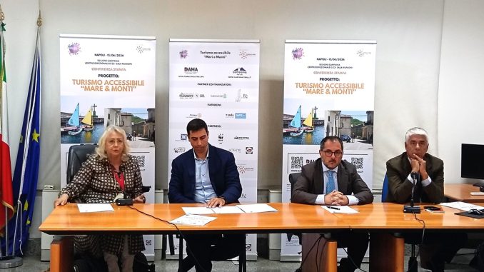 da sx. I. Esposito (Pres. Cosy for you), V. Lepre (Cosy for You), V. Maraio (Ass. Turismo Regione), S. Consiglio (Pres. Fondaz. Con il Sud)