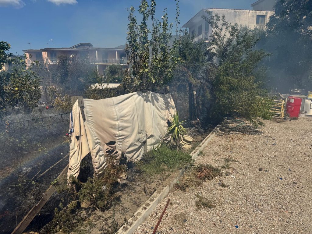 Mugnano del Cardinale, incendio al confine con Sirignano: tempestivo l’intervento dell’AIB.(Foto e video)