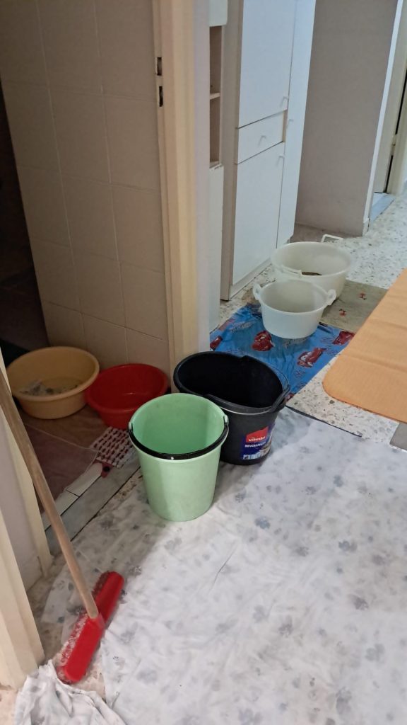Roccarainola, tre anni con lacqua in casa: “Abbiamo un bambino disabile, non ce la facciamo più” – L’appello Roccarainola, tre anni con lacqua in casa: “Abbiamo un bambino disabile, non ce la facciamo più” – L’appello