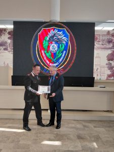 Saviano, l’Associazione Nazionale Carabinieri celebra la fedeltà e i valori dell’Arma: riconoscimenti ai soci e un premio speciale alla stilista Michelina Galeotafiore