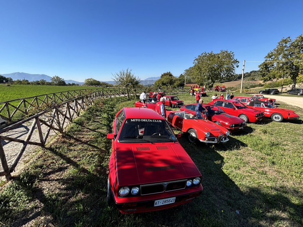 “Regina Viarum Hirpiniae”, auto classiche rosse lungo la Via Appia tra storia e paesaggi d’Irpinia “Regina Viarum Hirpiniae”, auto classiche rosse lungo la Via Appia tra storia e paesaggi d’Irpinia