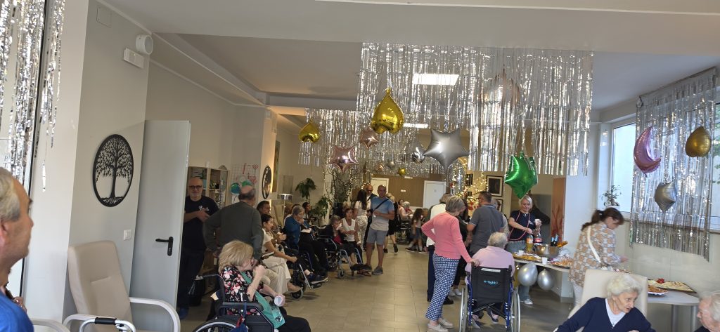 Quadrelle, alla struttura Villa San Nicola una Festa dei Nonni all’insegna dell’emozione. FOTO Quadrelle, alla struttura Villa San Nicola una Festa dei Nonni all’insegna dell’emozione. FOTO