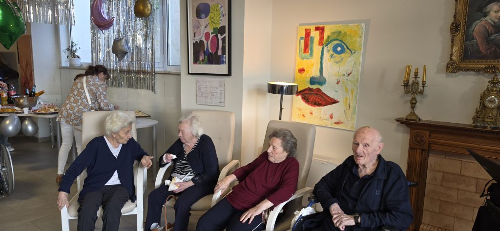 Quadrelle, alla struttura Villa San Nicola una Festa dei Nonni all’insegna dell’emozione. FOTO Quadrelle, alla struttura Villa San Nicola una Festa dei Nonni all’insegna dell’emozione. FOTO