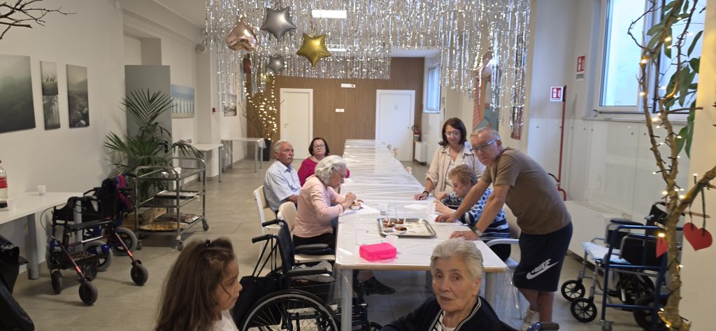 Quadrelle, alla struttura Villa San Nicola una Festa dei Nonni all’insegna dell’emozione. FOTO Quadrelle, alla struttura Villa San Nicola una Festa dei Nonni all’insegna dell’emozione. FOTO