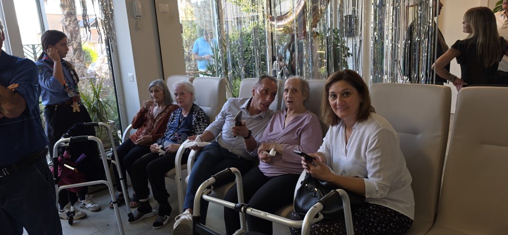 Quadrelle, alla struttura Villa San Nicola una Festa dei Nonni all’insegna dell’emozione. FOTO Quadrelle, alla struttura Villa San Nicola una Festa dei Nonni all’insegna dell’emozione. FOTO