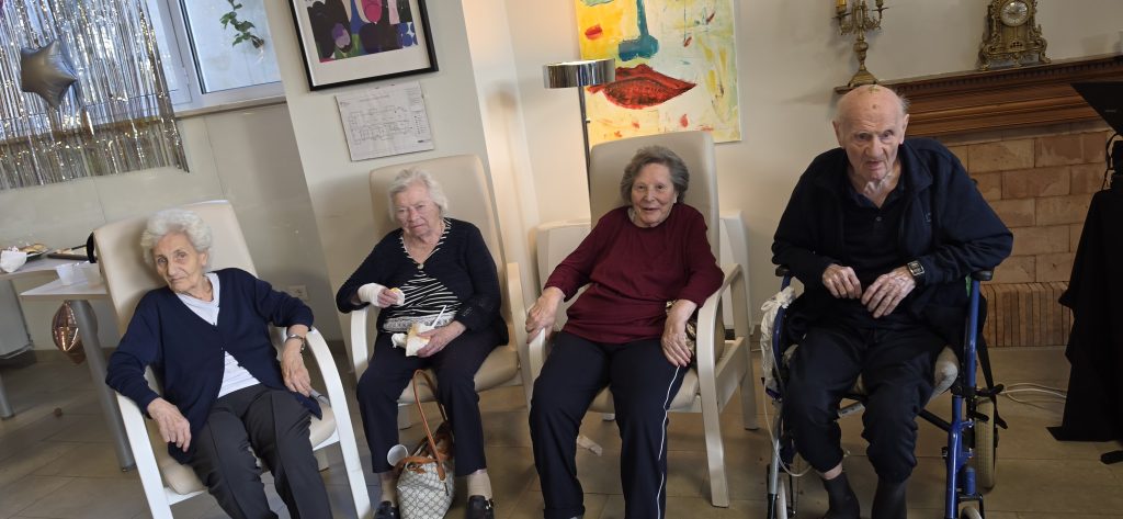 Quadrelle, alla struttura Villa San Nicola una Festa dei Nonni all’insegna dell’emozione. FOTO Quadrelle, alla struttura Villa San Nicola una Festa dei Nonni all’insegna dell’emozione. FOTO