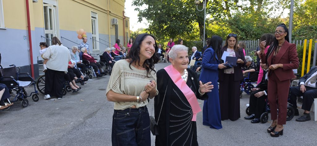 Sirignano, alla struttura Olimpia una Festa dei Nonni tra emozioni, sorrisi e tanto divertimento. Foto Sirignano, alla struttura Olimpia una Festa dei Nonni tra emozioni, sorrisi e tanto divertimento. Foto