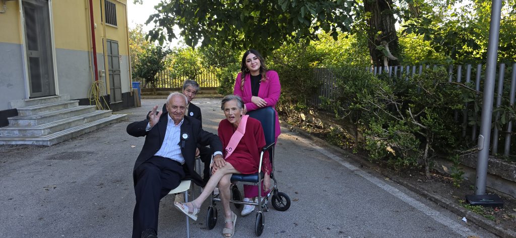 Sirignano, alla struttura Olimpia una Festa dei Nonni tra emozioni, sorrisi e tanto divertimento. Foto Sirignano, alla struttura Olimpia una Festa dei Nonni tra emozioni, sorrisi e tanto divertimento. Foto