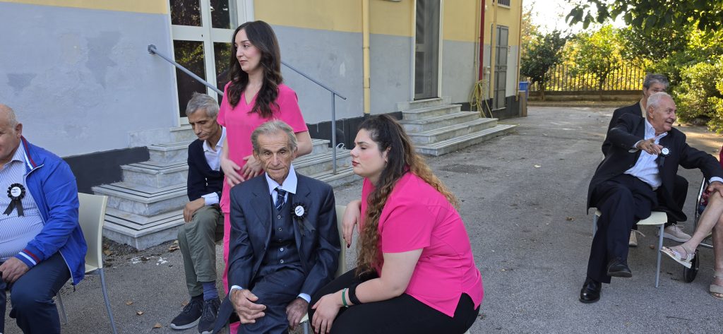 Sirignano, alla struttura Olimpia una Festa dei Nonni tra emozioni, sorrisi e tanto divertimento. Foto Sirignano, alla struttura Olimpia una Festa dei Nonni tra emozioni, sorrisi e tanto divertimento. Foto