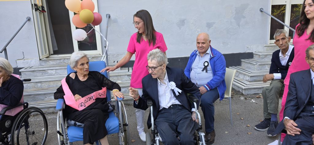 Sirignano, alla struttura Olimpia una Festa dei Nonni tra emozioni, sorrisi e tanto divertimento. Foto Sirignano, alla struttura Olimpia una Festa dei Nonni tra emozioni, sorrisi e tanto divertimento. Foto