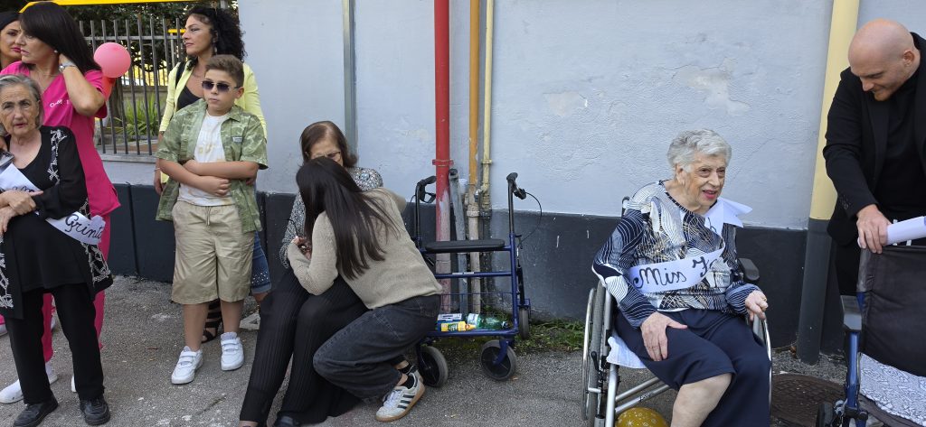 Sirignano, alla struttura Olimpia una Festa dei Nonni tra emozioni, sorrisi e tanto divertimento. Foto Sirignano, alla struttura Olimpia una Festa dei Nonni tra emozioni, sorrisi e tanto divertimento. Foto