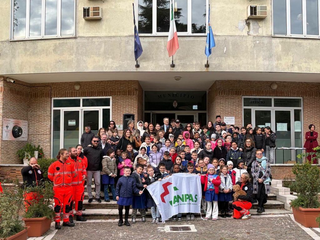 UNA BORSA DI EMERGENZA IN OGNI FAMIGLIA: DA GROTTOLELLA PARTE IL MESSAGGIO DELLA PREVENZIONE UNA BORSA DI EMERGENZA IN OGNI FAMIGLIA: DA GROTTOLELLA PARTE IL MESSAGGIO DELLA PREVENZIONE