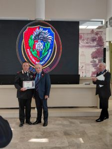 Saviano, l’Associazione Nazionale Carabinieri celebra la fedeltà e i valori dell’Arma: riconoscimenti ai soci e un premio speciale alla stilista Michelina Galeotafiore