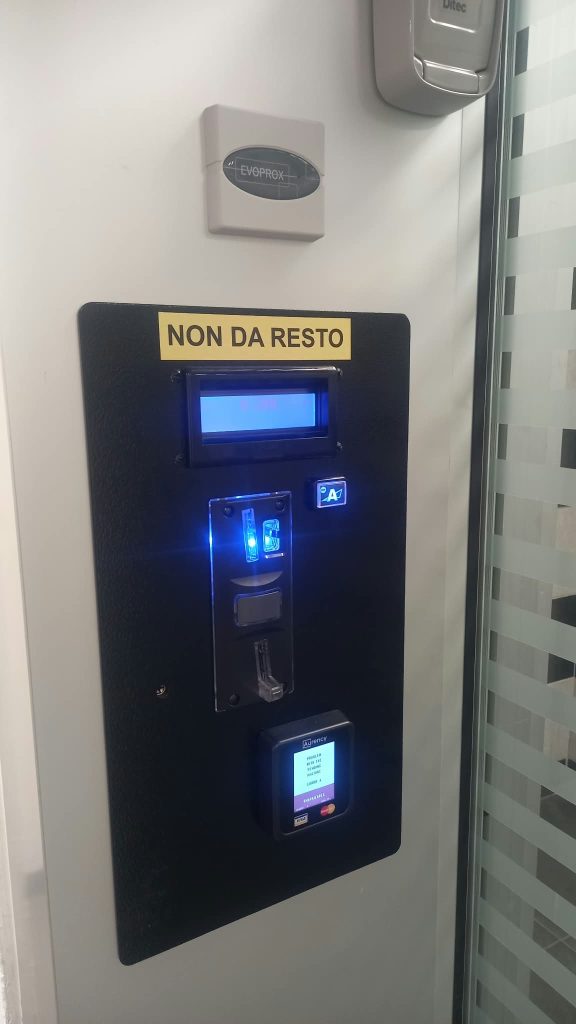 Avellino, un euro per andare in bagno all’autostazione: il Comitato Le Sette Contrade denuncia una tariffa eccessiva