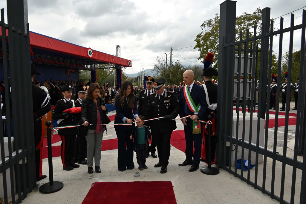 Taurasi (AV) Inaugurata la nuova Stazione Carabinieri, intitolata al Capitano M.B.V.M. “alla memoria” Teobaldo Ernesto Caggiano Taurasi (AV) Inaugurata la nuova Stazione Carabinieri, intitolata al Capitano M.B.V.M. “alla memoria” Teobaldo Ernesto Caggiano