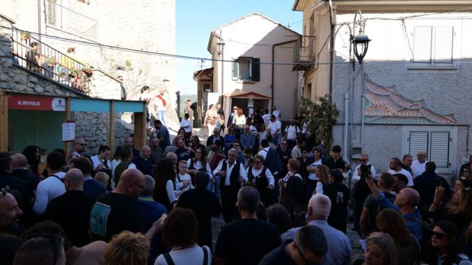 Atmosfera di festa alla Festa del Raccolto - 48ª Sagra della Castagna di Cassano Irpino
