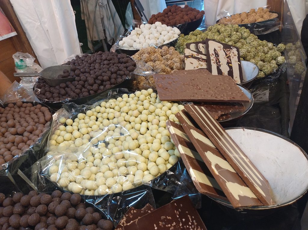Chocoland Napoli, a Piazza Municipio ritorna la quinta edizione della fiera del cioccolato e dei dolci: aspettando Halloween Chocoland Napoli, a Piazza Municipio ritorna la quinta edizione della fiera del cioccolato e dei dolci: aspettando Halloween