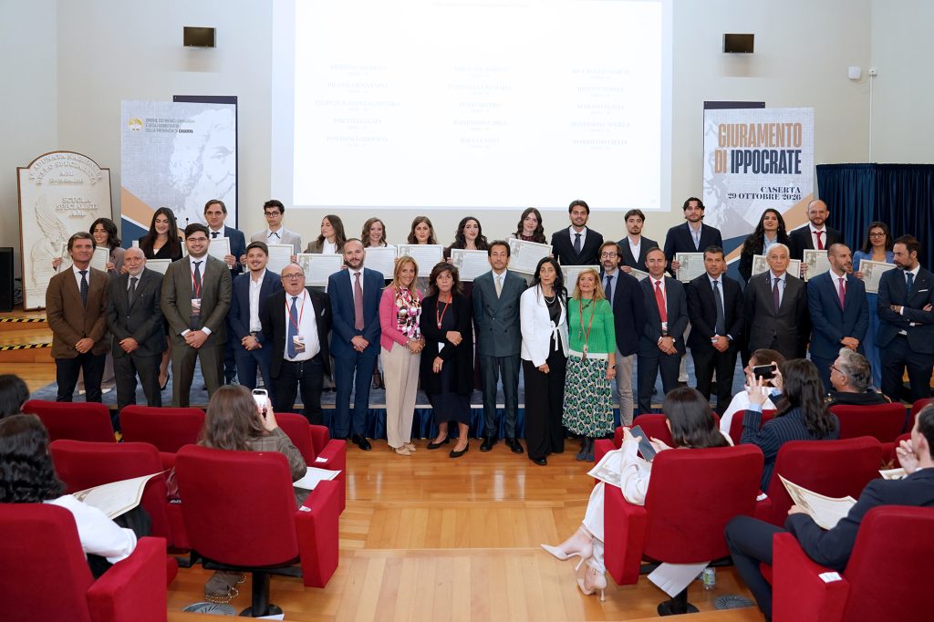 Caserta, 305 nuovi medici e odontoiatri pronunciano il Giuramento di Ippocrate Caserta, 305 nuovi medici e odontoiatri pronunciano il Giuramento di Ippocrate