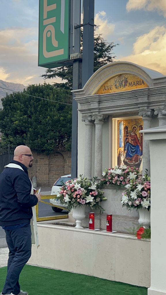 Avella, torna a splendere la Madonna di Pompei: restaurata e benedetta l’immagine votiva del Purgatorio Avella, torna a splendere la Madonna di Pompei: restaurata e benedetta l’immagine votiva del Purgatorio