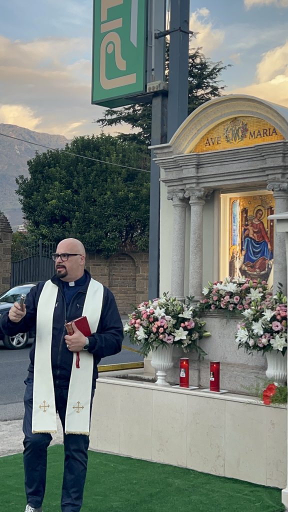 Avella, torna a splendere la Madonna di Pompei: restaurata e benedetta l’immagine votiva del Purgatorio Avella, torna a splendere la Madonna di Pompei: restaurata e benedetta l’immagine votiva del Purgatorio