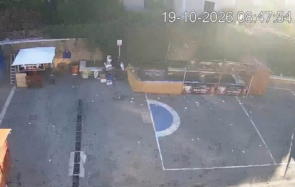 Avella, testa di maiale e olio sparso dopo la Sagra: il Comune ricostruisce i fatti con le telecamere. «Individuati i presunti responsabili, saranno denunciati» Avella, testa di maiale e olio sparso dopo la Sagra: il Comune ricostruisce i fatti con le telecamere. «Individuati i presunti responsabili, saranno denunciati»