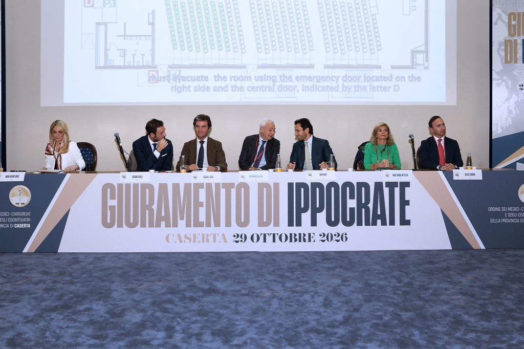Caserta, 305 nuovi medici e odontoiatri pronunciano il Giuramento di Ippocrate Caserta, 305 nuovi medici e odontoiatri pronunciano il Giuramento di Ippocrate